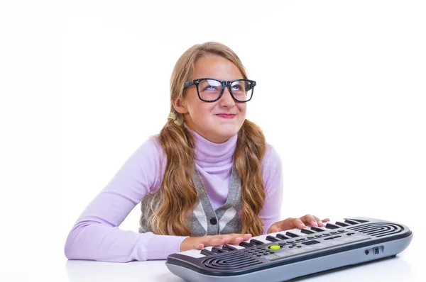 Schoolgirl playing on a small synthesizer — Stock Photo, Image