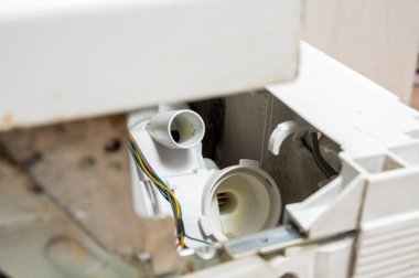 Eski bulaşık makinesinin çıkış noktası.