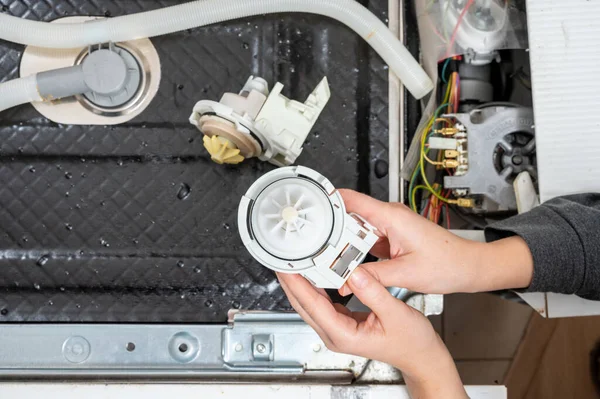 New Pump Dishwasher Hands Woman Background Disassembled Dishwasher — Stock Photo, Image