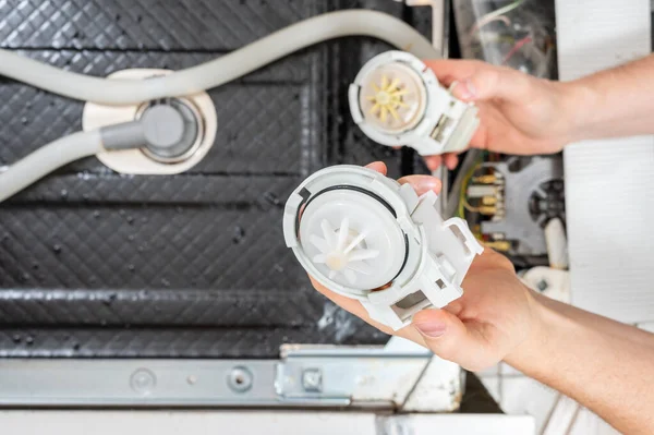 New Old Pumps Dishwasher Hands Men Background Disassembled Dishwasher — Stock Photo, Image