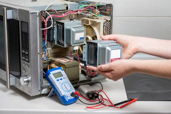 Repair Microwave Oven Woman Shows New Magnetron — Stock Photo, Image