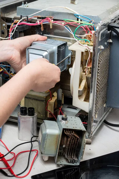 Repair Microwave Oven Woman Replaces Magnetron — Stock Photo, Image