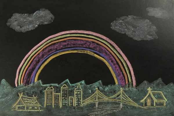 Cor desenho arco-íris sobre a cidade no fundo preto — Fotografia de Stock