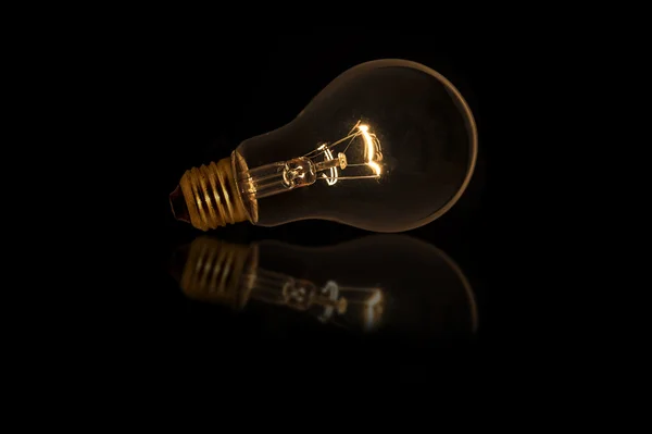 Light bulb with dim lighting without wired