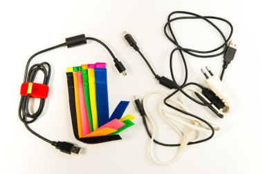 telleri ve kabloları ile renkli marker askıları