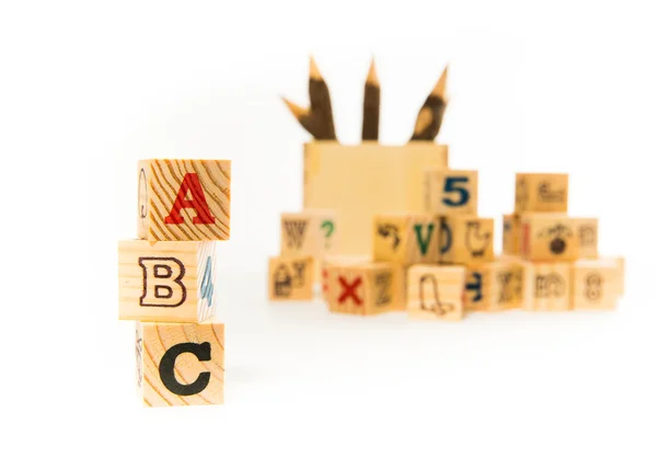 Abc Holzblock-Alphabet isoliert auf weißem Hintergrund — Stockfoto