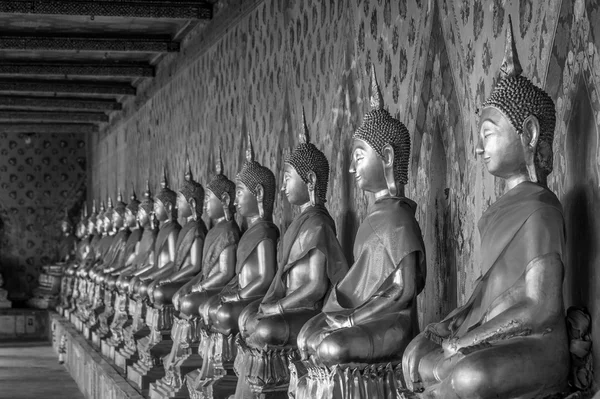 Organizar estatua de buddha en blanco y negro —  Fotos de Stock