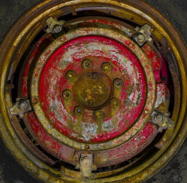 paslı eski tekerlek