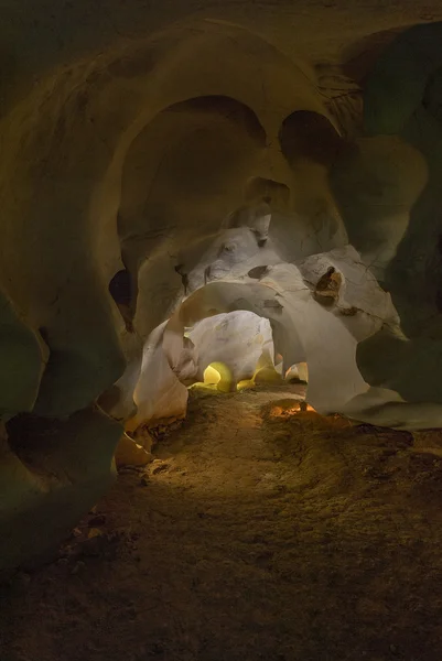 Jaskinia wyglądać kształt czaszki — Zdjęcie stockowe