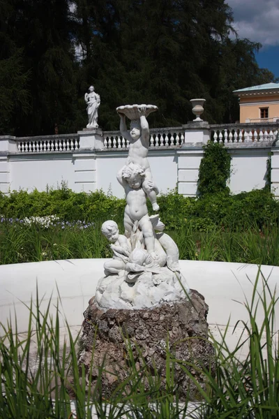 Russie, région de Moscou. Musée-propriété Arkhangelskoe. Fontaine . — Photo