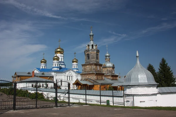 Monasterio de la Virgen de Tikhvin. Panorama. Rusia, República Chuvash, Tsivilsk . — Foto de Stock