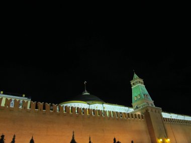 Kızıl Meydan kremlin duvara geceleri. Rusya, Moskova.