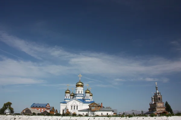 Віргінські Тихвінської Божої Матері монастир. Панорама. Росія, Чувашії, tsivilsk. — стокове фото