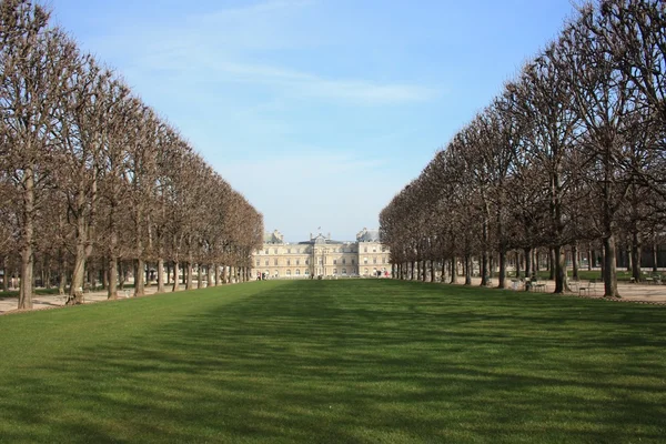 Luxemburgi palota a Luxemburg-kerttől. Paris, Franciaország. — Stock Fotó