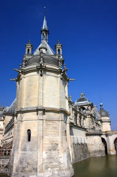 Pequeno castelo Chantilly nos arredores de Paris. França . — Fotografia de Stock