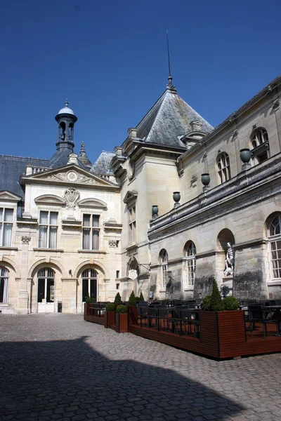 Küçük chantilly Kalesi, Paris'in varoşlarında veranda. Fransa. — Stok fotoğraf