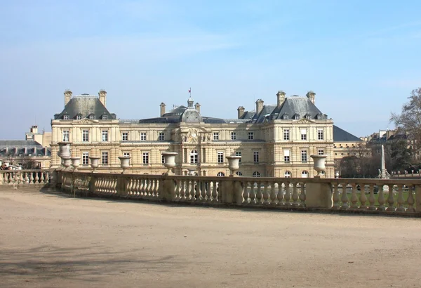 Pałac luksemburski w Ogrody Luksemburskie. Paris, Francja. — Zdjęcie stockowe