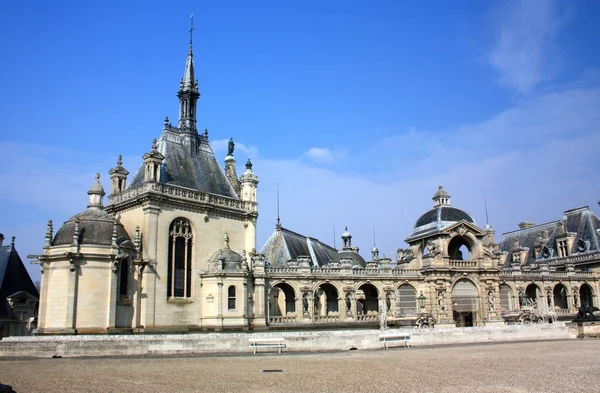 Pequeno castelo Chantilly nos arredores de Paris. França . Imagens De Bancos De Imagens