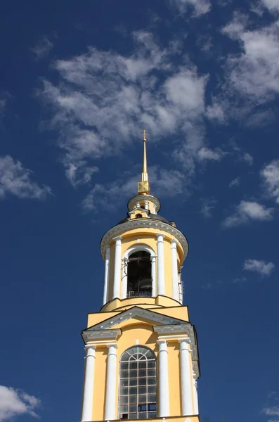 El Venerable campanario en el monasterio de Rizopolozhensky. Rusia, Vladimir region, Suzdal . — Foto de Stock