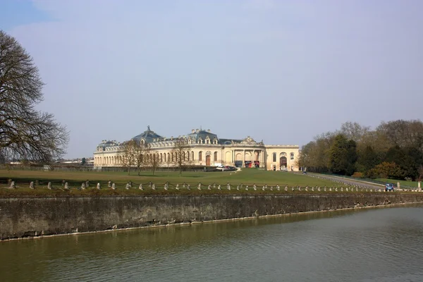 Paris varoşlarında Chantilly castle. Fransa. — Stok fotoğraf