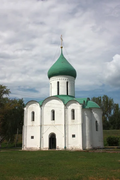 ヤロスラヴリ地域、ペレスラヴリ ・ ザレスキー、ロシア。神聖な変容大聖堂 — ストック写真