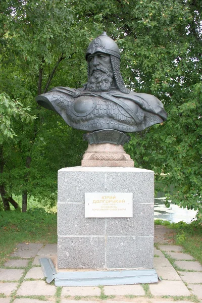 Russia, Yaroslavl region, Pereslavl. The monument to the founder of the city - to Yury Dolgoruky in Goritskiy monastery — Stock Photo, Image