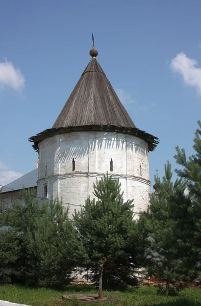 La torre del monasterio del arcángel Miguel. Rusia, región Vladimir, Yuriev-Polsky. Anillo de oro de Rusia — Foto de Stock