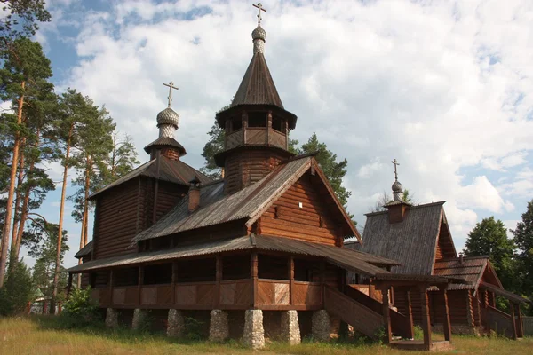 Hölzerne Dreifaltigkeitskirche im Dorf Talitsy. russland, oblast jaroslawl — Stockfoto