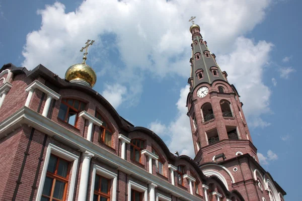 Bell toren van Klooster Heilige Drie-eenheid. Rusland, chuvash Republiek, alatyr — Stockfoto