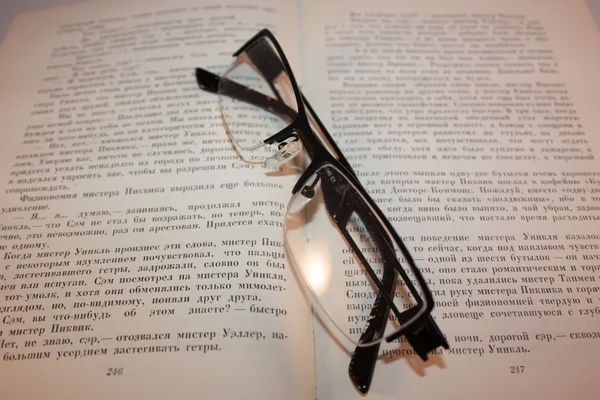 Reading glasses on an open book — Stock Photo, Image