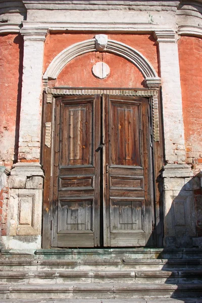Old door in the metropolitan chambers. — Stock Photo, Image