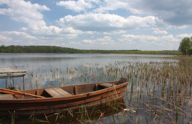 tekne üzerinde göl grutas demirlemiş. Litvanya