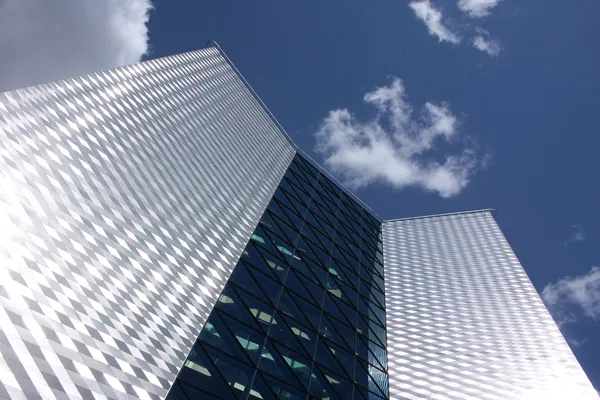 O edifício alto moderno . — Fotografia de Stock