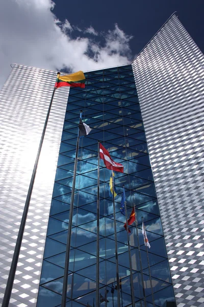 O moderno edifício de arranha-céus. Lituânia, Vilnius — Fotografia de Stock
