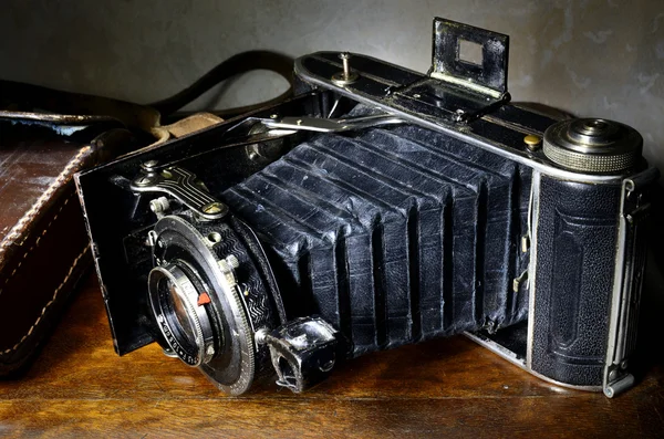 Nostálgica cámara de fuelles antiguos Imágenes de stock libres de derechos