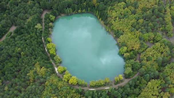 Beautiful Aerial View Turquoise Lake Crimea Reflection Passing Clouds — 图库视频影像