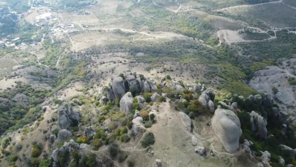 Images Aériennes Dessus Une Montagne Brumeuse Pendant Saison Automnale Images — Video