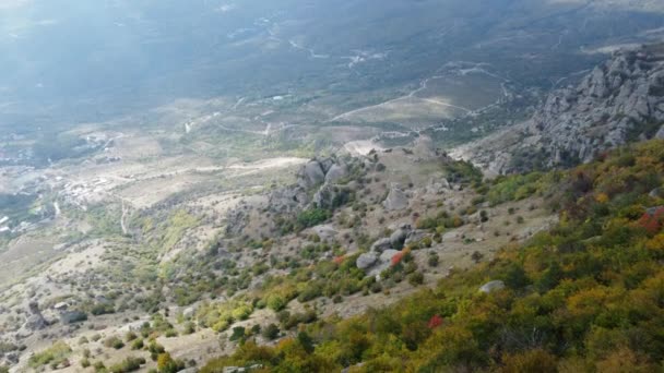 Images Aériennes Dessus Une Montagne Brumeuse Pendant Saison Automnale Images — Video