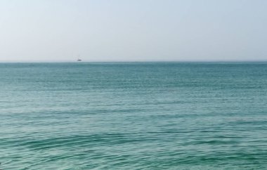 Kırım Yarımadası. Karadeniz. Ufukta bir yelken.