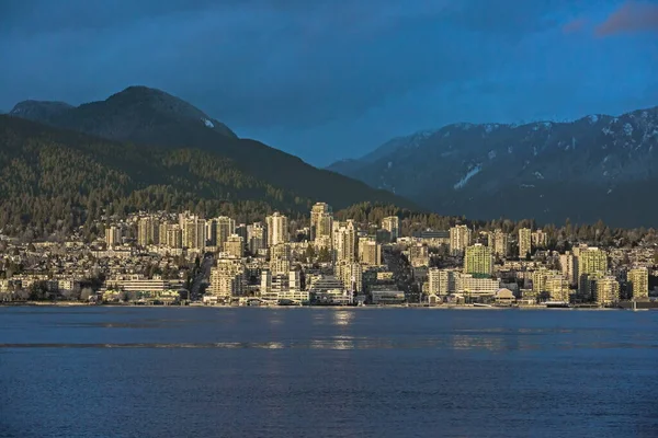 Vancouver Harbor Und Die Innenstadt Von North Vancouver Gegenüberliegenden Ufer — Stockfoto
