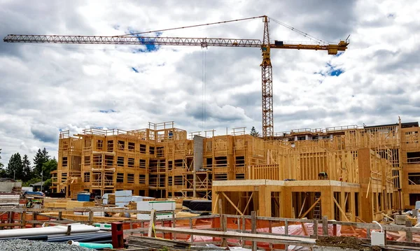 Bau Eines Neuen Holzgebäudes Einem Wohngebiet Von Richmond City Baukran — Stockfoto