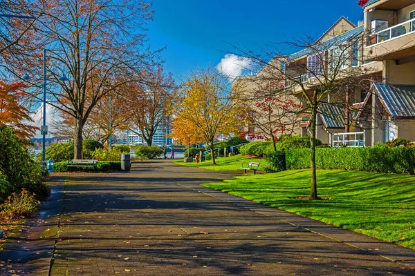 Promenade Path Fraser River New Westminster City Apartment Buildings Waterfront — 스톡 사진