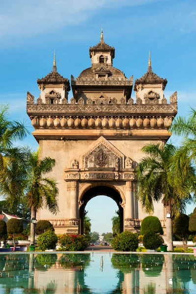 patuxai Anıtı, vientiane, laos.
