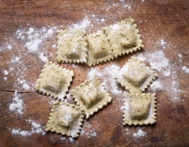 ham ev yapımı raviolii