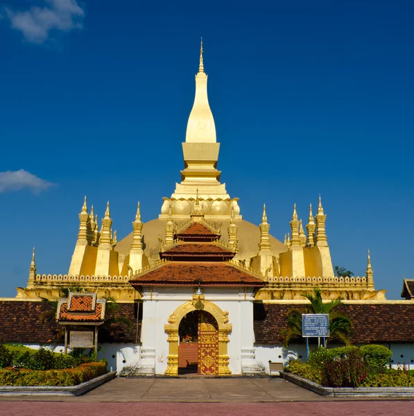 Pha att luang stupa i vientiane, laos. — Stockfoto