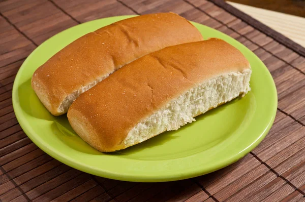 Two Hot Dog Buns Green Plate — Stockfoto