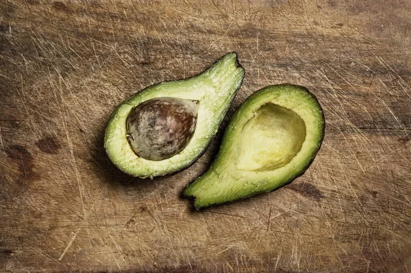 Avocado Cut Two Pieces — Fotografia de Stock