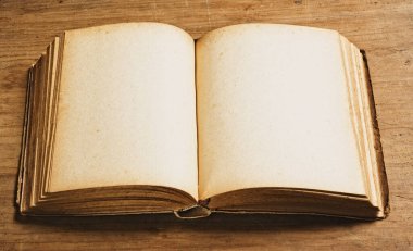 Ahşap zemin üzerine eski bir kitap