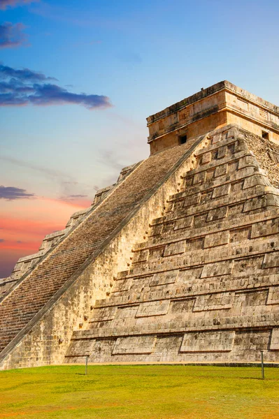 Храм Майя Чічен Іца Мексика — стокове фото