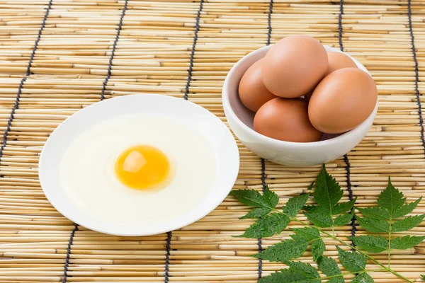 Eggs in white bowl on the bamboo background — Stock Photo, Image